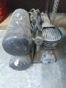 lot 236 image: Air compressor