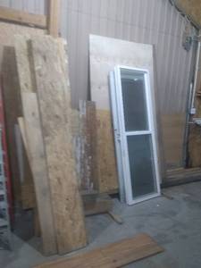lot 307 image: Assorted Scrap Wood and Windows