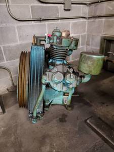 lot 22352 image: Air Compressor Head