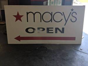 lot 22366 image: Macys Open sign