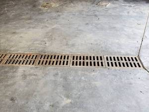 lot 22377 image: (4) Iron Grates