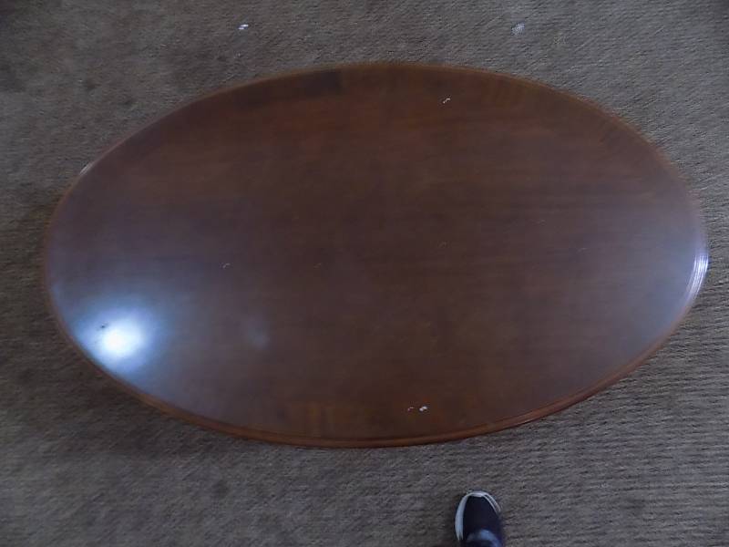 lot 5005 image: Oval Coffee Table