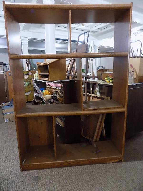 lot 5009 image: 6 Cubby Wood Shelf