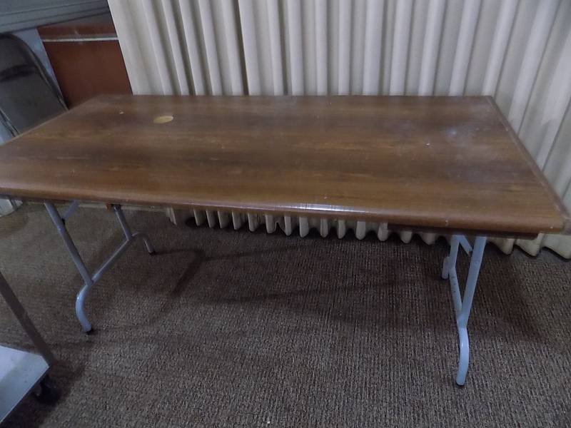 lot 5014 image: 5 Folding Table