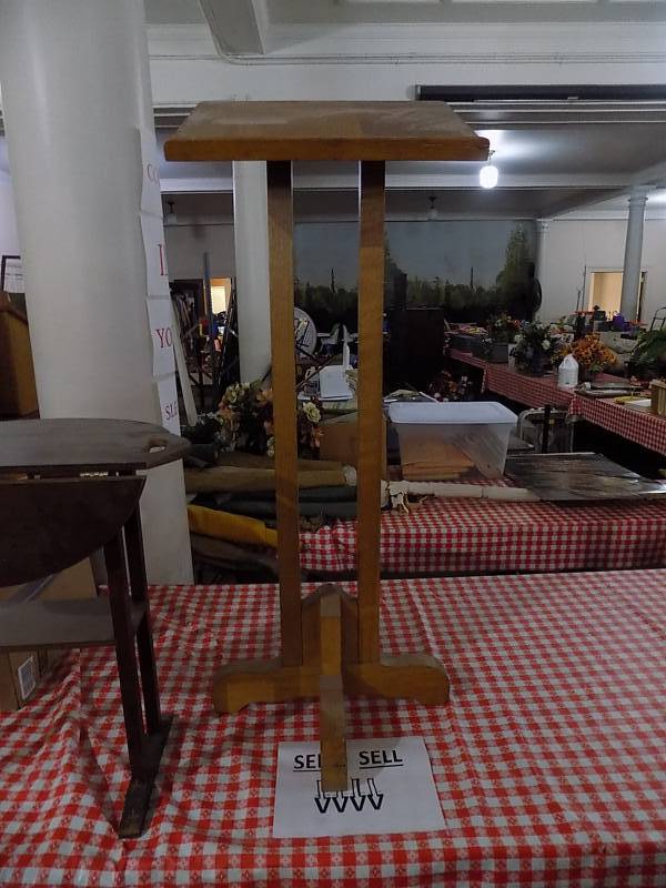 lot 5039 image: 48 Podium