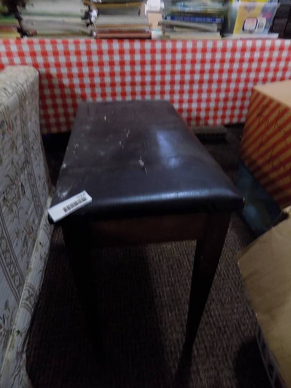 lot 5064 image: Vintage Padded Piano Bench