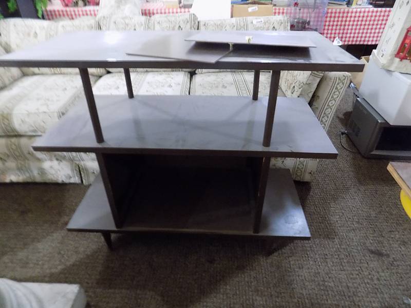 lot 5066 image: 3 Tier Shelf