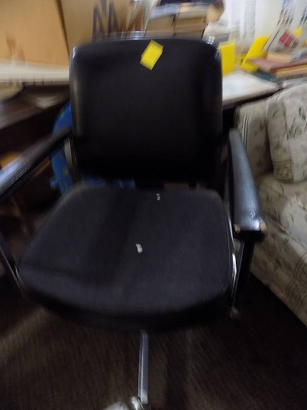 lot 5067 image: Vintage Black Office Chair
