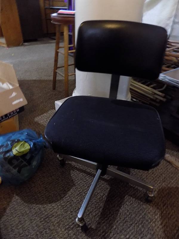 lot 5075 image: Vintage Black Typing Chair