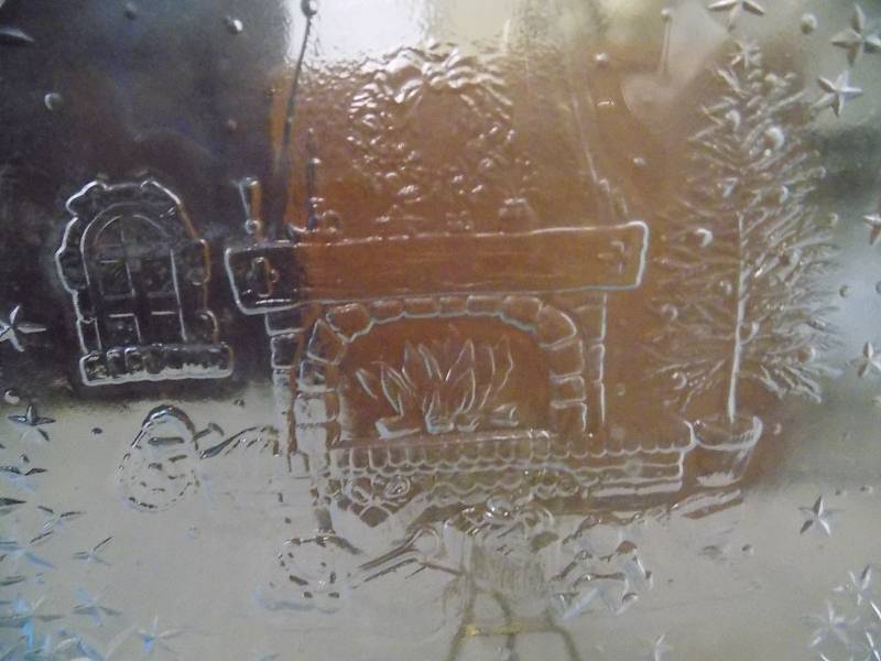 lot 5117 image: Book Holder & Christmas Plate