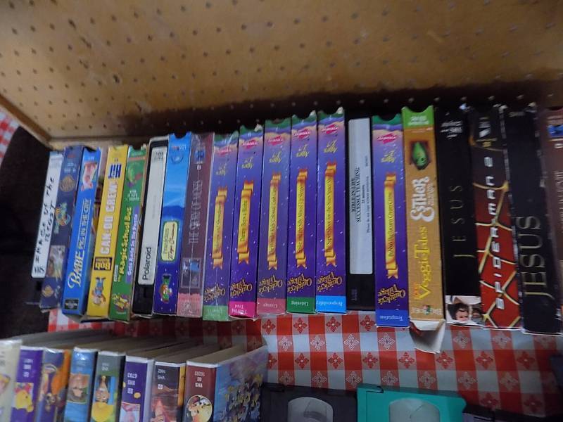 lot 5127 image: Kids & Miscellaneous CDs (20 ea)