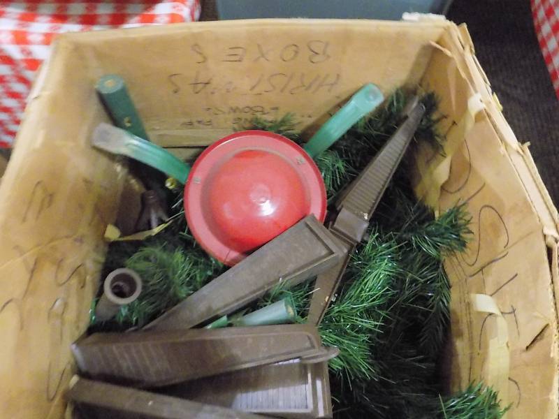 lot 5149 image: Christmas Lot