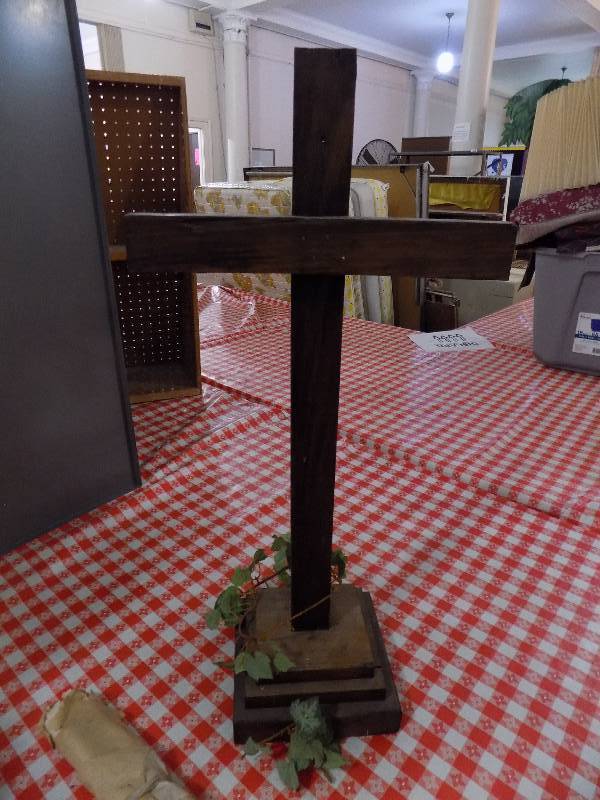 lot 5161 image: Tall Cross