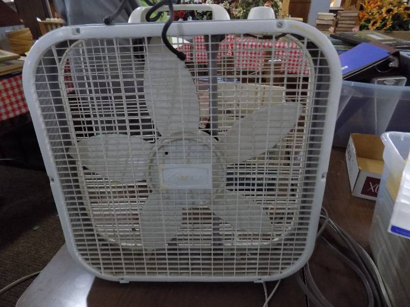 lot 5177 image: Floor Fan