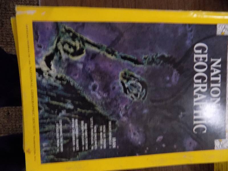 lot 5200 image: National Geographic - 1975 Complete Year