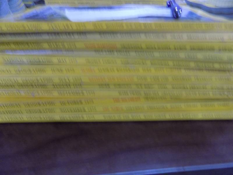 lot 5201 image: National Geographic - 1975-76 Not Complete