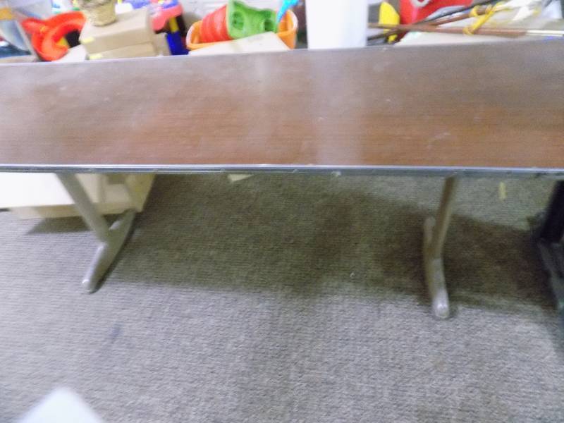lot 5214 image: Classroom Table