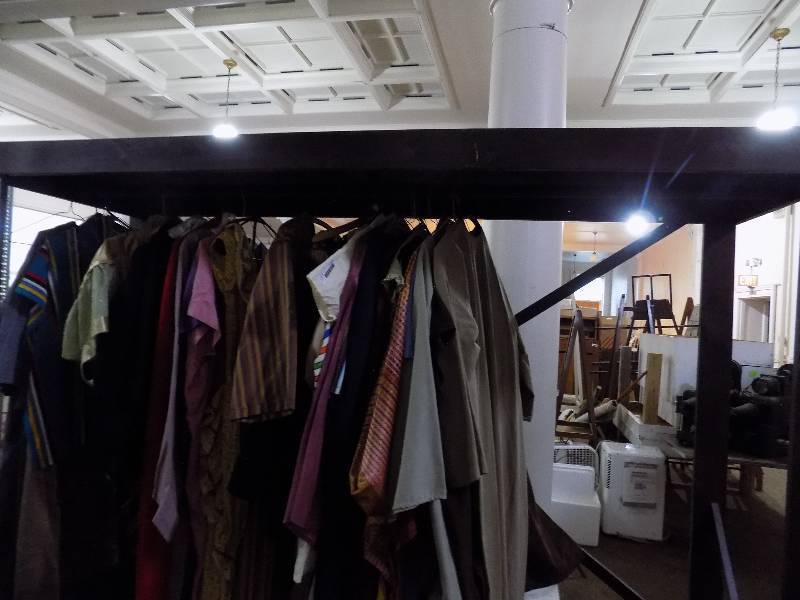 lot 5215 image: Large Coat Rack