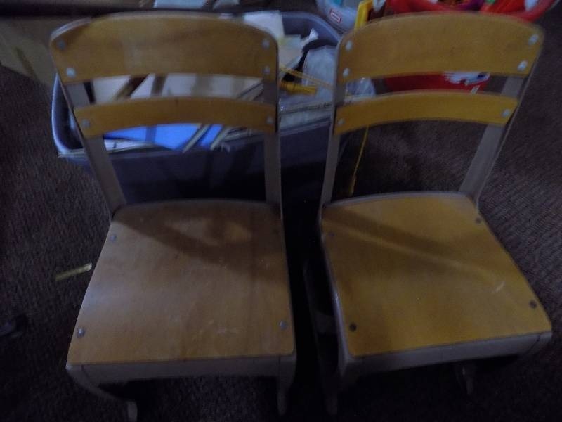 lot 5221 image: Student Chairs - 15 In high (2 ea)