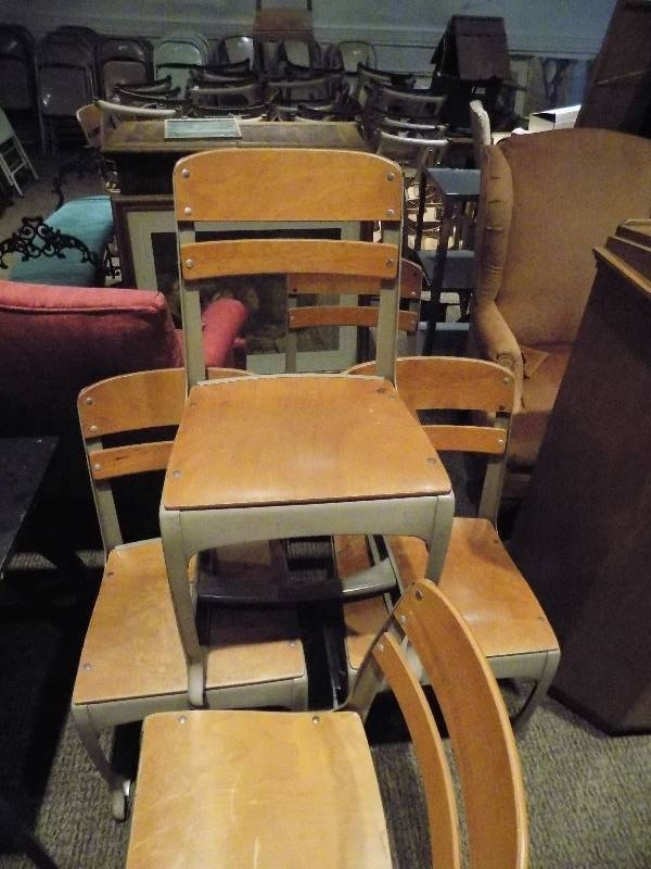 lot 5227 image: Student Chairs - 16 In high (5 e)