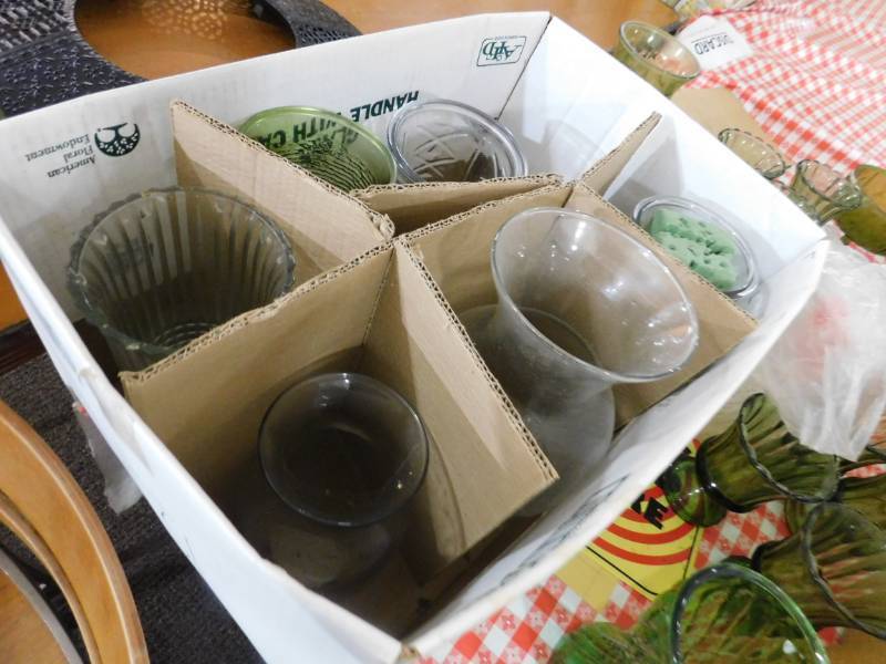 lot 5300 image: Flower Vases (6 ea)