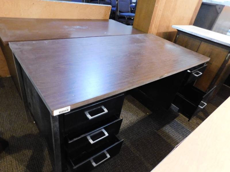 lot 5322 image: A Metal Desk