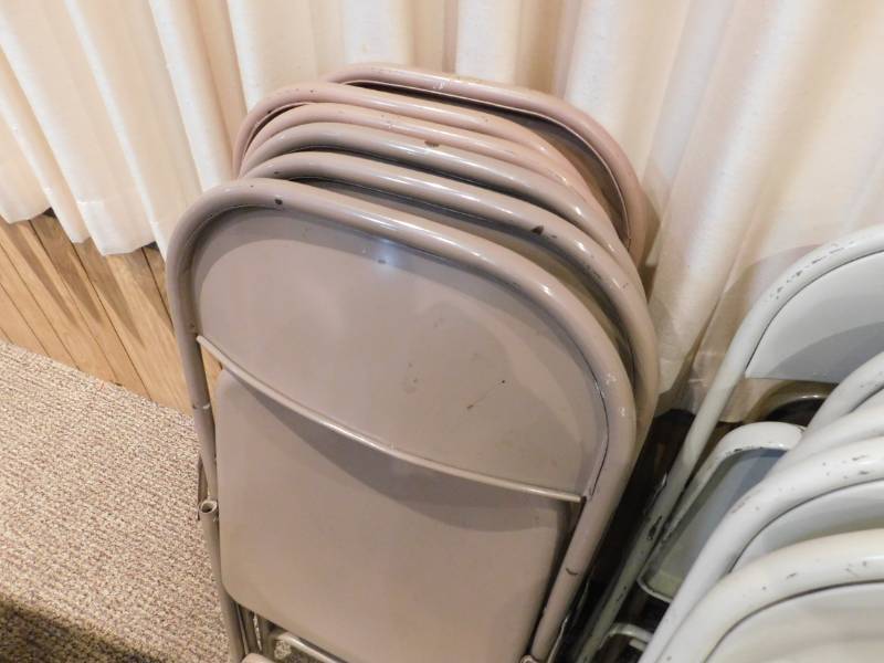 lot 5337 image: Folding Chairs