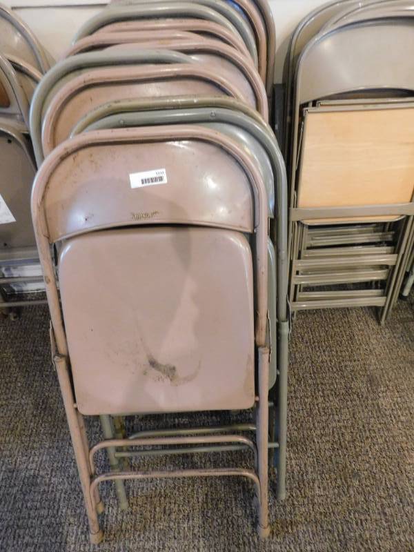 lot 5338 image: Folding Chairs