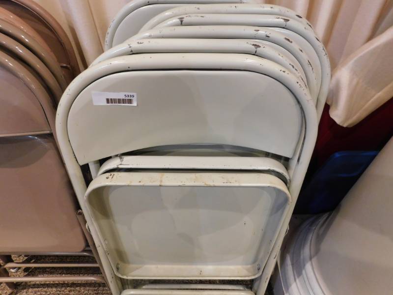 lot 5339 image: Folding Chairs