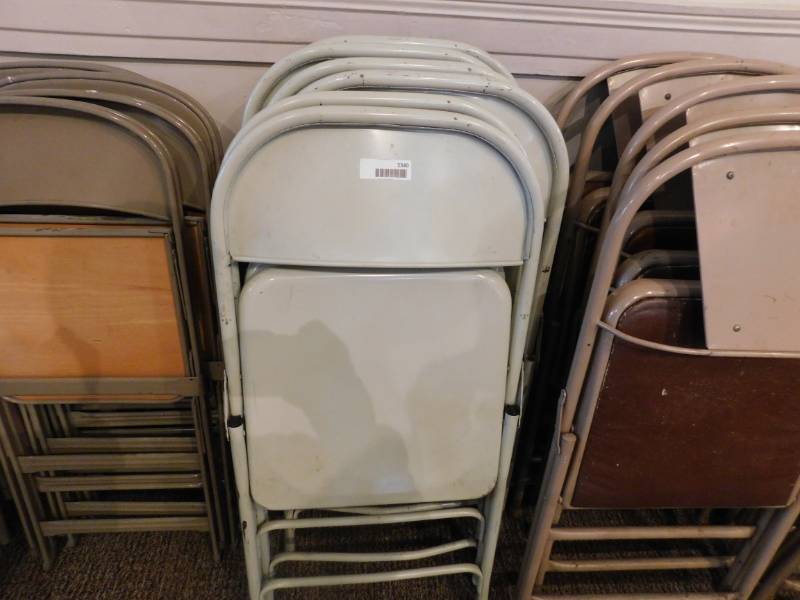 lot 5340 image: Folding Chairs