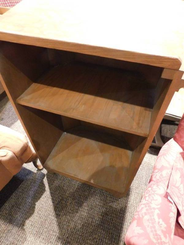 lot 5358 image: Speakers Lectern