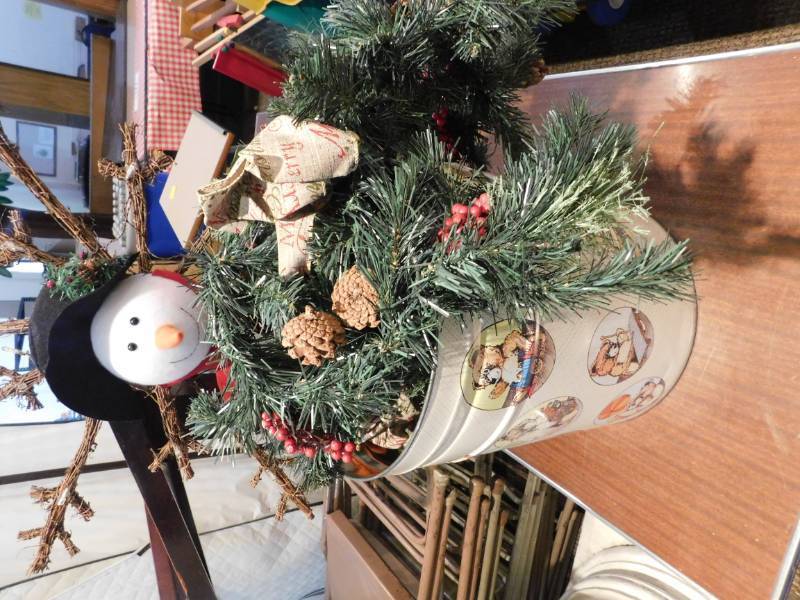 lot 5368 image: Christmas Dcor