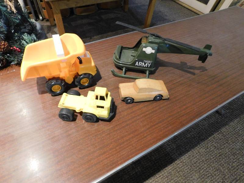 lot 5379 image: Four Toys