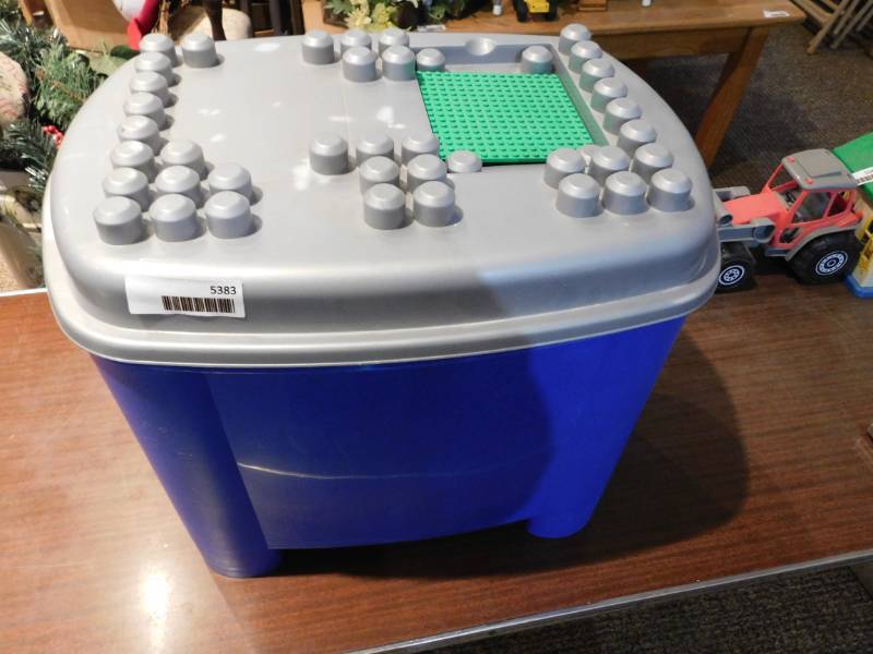 lot 5383 image: Tote of Mega Blocks
