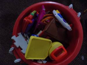 lot 5272 image: Round Tote of Toys