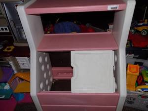 lot 5256 image: Little Tikes Toy Box