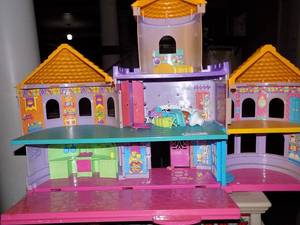 lot 5259 image: Dollhouse #1