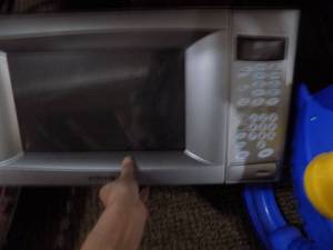 lot 5422 image: Samsung Microwave