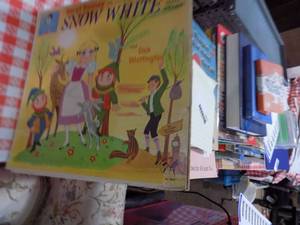 lot 5427 image: Childrens book & 2 Vintage Records
