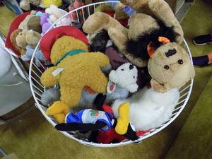 lot 5509 image: Wire Bin of Stuffies