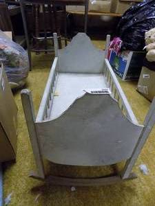 lot 5533 image: Doll Rocking Cradle