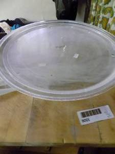 lot 5506 image: Cutting Board & Microwave Plates (2 ea)