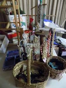 lot 5514 image: Vintage Costume Jewelry