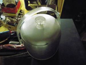 lot 5539 image: Vintage Ice Bucket