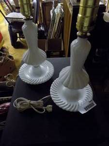 lot 5600 image: Vintage Milk Glass Lamps (pair)