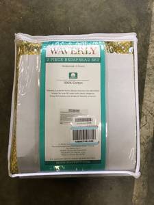 lot 4684 image: Waverly 3 Piece Bedspread Sheet