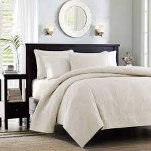 lot 4683 image: Madison Park Coverlet Set