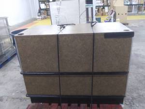 lot 4935 image: Retail Counter. Has 1 Broken Side.