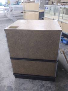 lot 4939 image: Retail Counter. 1 Side Is Broken Off.