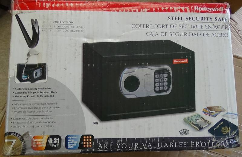 lot 3018 image: Honeywell Steel Security Safe